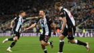 من الخطر إلى مقارعة الكبار.. عقل نيوكاسل المدبر يفاجئ الجميع