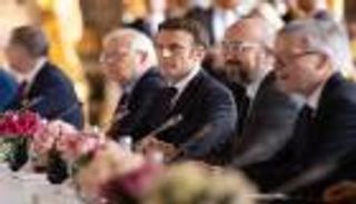 أوروبا تتأهب لروسيا.. عقوبات وإنفاق عسكري ومساعدات لأوكرانيا