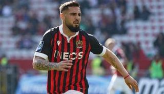 أندي ديلور مهاجم نيس الفرنسي ومنتخب الجزائر