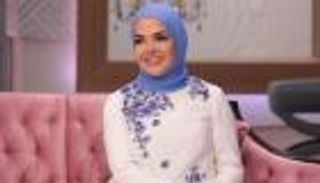 نجاة الإعلامية المصرية منى عبدالغني من الموت في حادث سير مروع