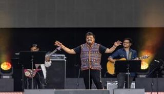 المغني والملحن الهندي سرينيفاس 