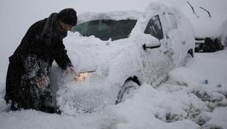 الثلوج تتواصل في إسطنبول التركية