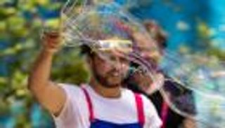 عروض "الرغوة والفقاعات" تنشر البهجة في إكسبو 2020 دبي (صور)