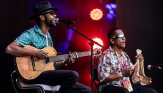  المغني إلكين روبنسون