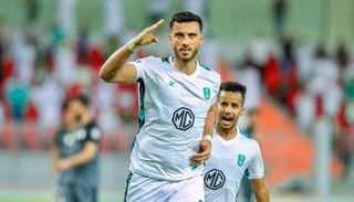عمر السومة مهاجم الأهلي السعودي
