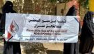 قمع وحشي.. الحوثي ينكل بصحفيي صنعاء المعتقلين