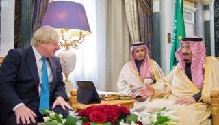 بوريس جونسون مع العاهل السعودي الملك سلمان بن عبد العزيز  - أرشيفية