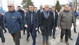 لابيد في جولة على حدود رومانيا