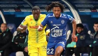 ياسر لعروسي لاعب تروا الفرنسي