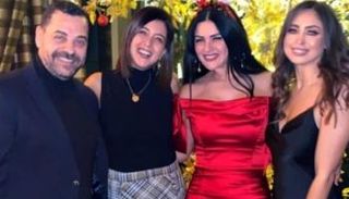 نيكول سعفان إلى يمين الصورة وطارق العريان في يسارها