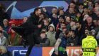 دوري أبطال أوروبا.. جمهور مانشستر يونايتد ينتقم من سيميوني بطريقة خاصة