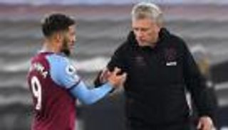 بسبب بن رحمة.. ديفيد مويس يتعرض للهجوم في وست هام