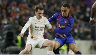 برشلونة ضد جالطة سراي