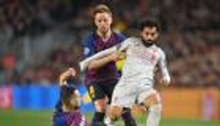 سببان.. لماذا تأخر برشلونة في تقديم أول عرض لضم محمد صلاح؟