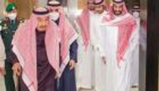 بالصور.. الملك سلمان يغادر المستشفى بعد فحوصات طبية