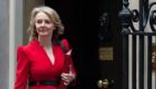 بريطانيا تسعى لرد دين قديم إلى إيران