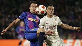 من مباراة برشلونة وجالطة سراي في الدوري الأوروبي