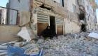 زلزال إيران.. انهيار منازل وطرق في هرمزغان