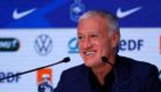 منتخب فرنسا.. ديشامب يفجر فرحة جنونية باستدعاء تاريخي (فيديو)