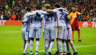 برشلونة ضد جالطة سراي