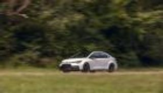 مقارنة بين تويوتا كورولا وهيونداي إلنترا وهوندا إنسايت.. من الأفضل؟