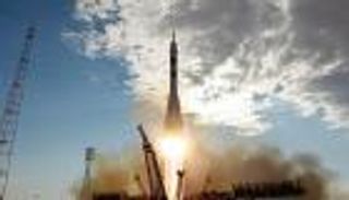 3 روس ينطلقون إلى محطة الفضاء الدولية.. الأمريكان بانتظارهم