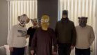 تركي آل الشيخ متنكرا بشخصية "سيمبسون"... ما القصة؟ (فيديو)