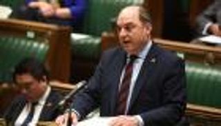 وزير الدفاع البريطاني يقع في فخ رئيس وزراء أوكرانيا "المزيف"