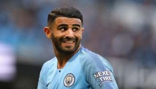 رياض محرز نجم فريق مانشستر سيتي ومنتخب الجزائر
