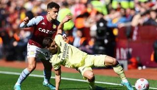 أستون فيلا ضد أرسنال في الدوري الإنجليزي