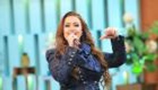 سيمون تكشف سر عودتها للغناء بعد 15 عاما من الابتعاد (فيديو)