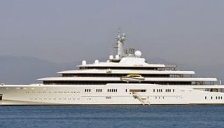 يخت لأحد الأغنياء الروس