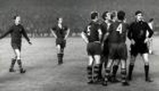 ارتكبه "الحكم المرتشي".. قصة أسوأ خطأ تحكيمي في تاريخ الكلاسيكو