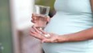 الروماتيزم والحوامل.. هل يجب التوقف عن تناول الأدوية؟