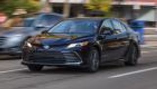 الثلاثي تويوتا "كامري" و هوندا "أكورد" و نيسان "ألتيما" وجها لوجه