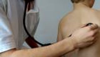 "أوميكرون".. تحذير خطير متعلق بالأطفال