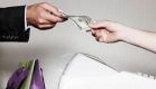 الشراء ليس سببا دائما للسعادة.. دراسة أمريكية تكشف السر