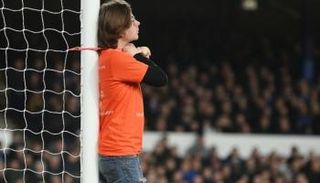 الشاب البريطاني المحتج