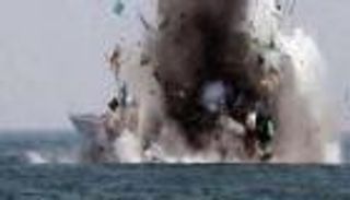 التحالف يدمر زورقا مفخخا بالحديدة