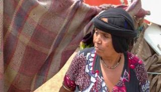 أمينة محمد صالح في مخيم نزوح في المخا اليمنية