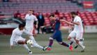 ريال مدريد ضد برشلونة.. ميسي يسقط على ملعب الكلاسيكو