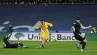 الكلاسيكو.. برشلونة يجبر جماهير ريال مدريد على الرحيل (فيديو)