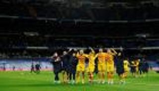 في قلب مدريد.. كيف احتفلت جماهير برشلونة بالفوز بالكلاسيكو؟ (فيديو)