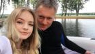 ابنة بيسكوف "الحسناء" تشكو العقوبات الأمريكية.. ليست من "الشباب الذهبي"