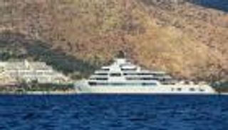 رحلة الهروب من العقوبات.. يخوت أثرياء روسيا ترسو على ساحل تركيا