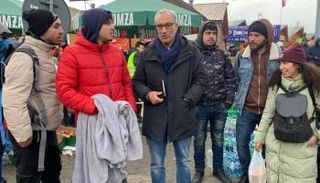 سفير المغرب ببولونيا رفقة طلبة مغاربة بأوكرانيا - أرشيفية