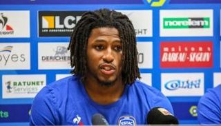 ياسر لعروسي لاعب تروا الفرنسي