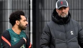 مًحمد صلاح نجم ليفربول مع مدربه يورجن كلوب