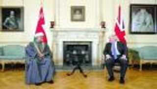 جونسون يشكر عمان للمساعدة في الإفراج عن بريطانيين من إيران