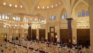 التعليمات تضمنت منع بث الصلوات عبر وسائل الإعلام